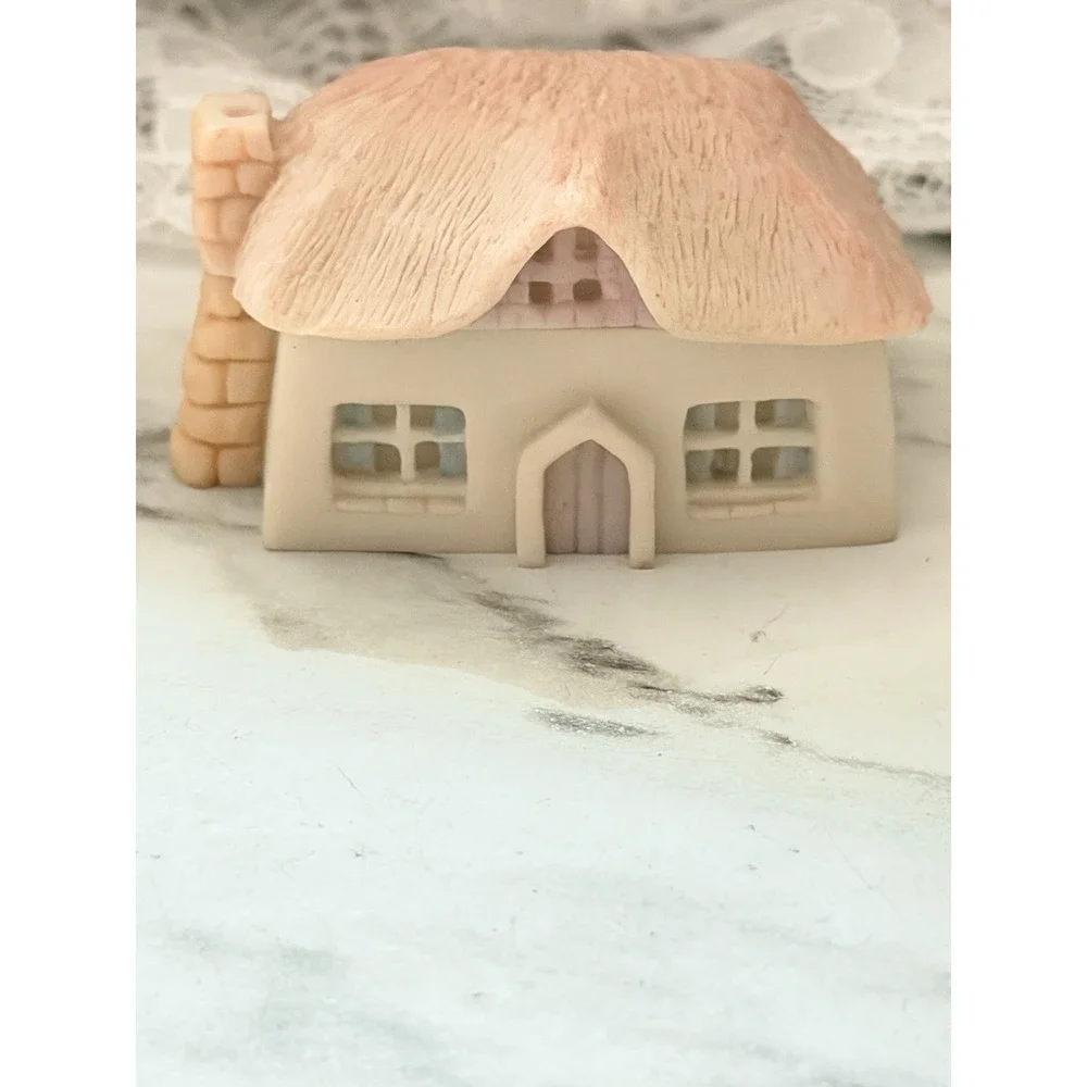 Soapstone Trinket Box Cottage House 2 x 1.5 x 1.5 (A3219)